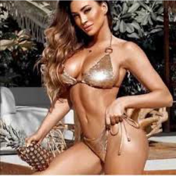 Beach Bunny siren song gold bikini - Picture 4 of 5